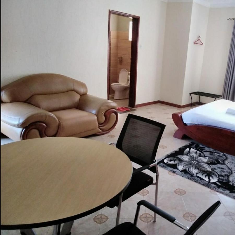 Migingo Suites Entebbe Bagian luar foto