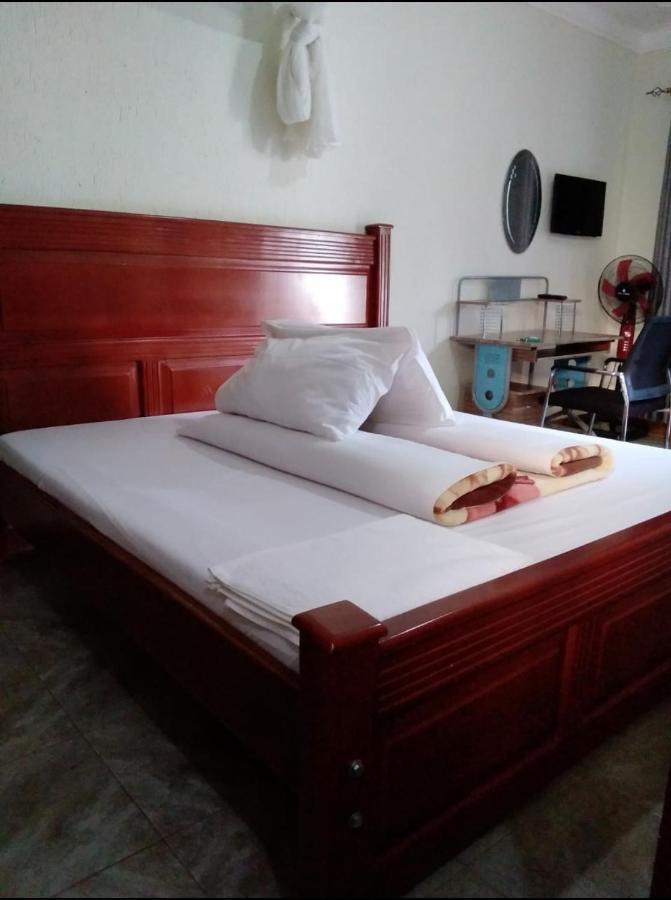 Migingo Suites Entebbe Bagian luar foto