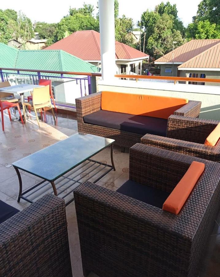 Migingo Suites Entebbe Bagian luar foto